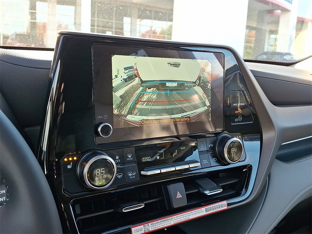 New 2025 Toyota Highlander XLE image 11