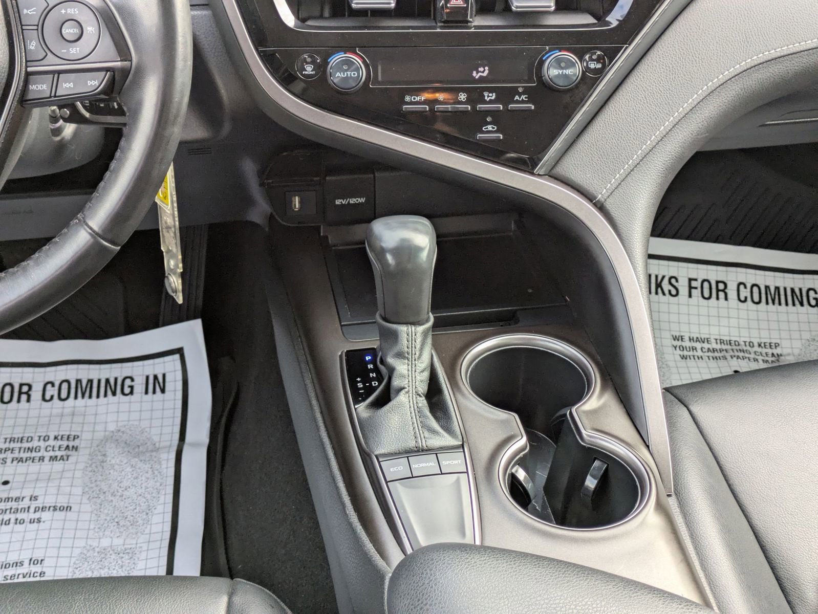 Used 2023 Toyota Camry SE image 18