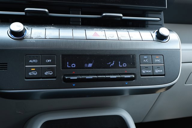 Used 2024 Hyundai Kona SEL AWD/4WD image 19