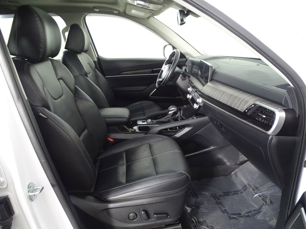 Used 2024 Kia Telluride EX image 17