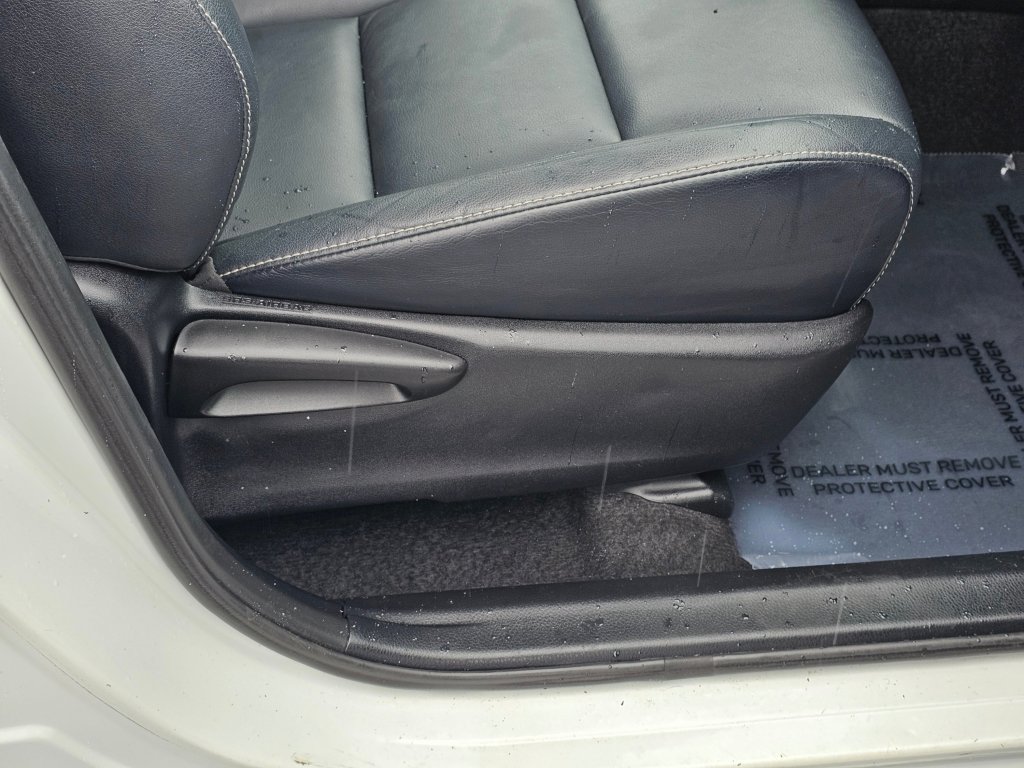 Used 2013 Toyota RAV4 Limited image 27