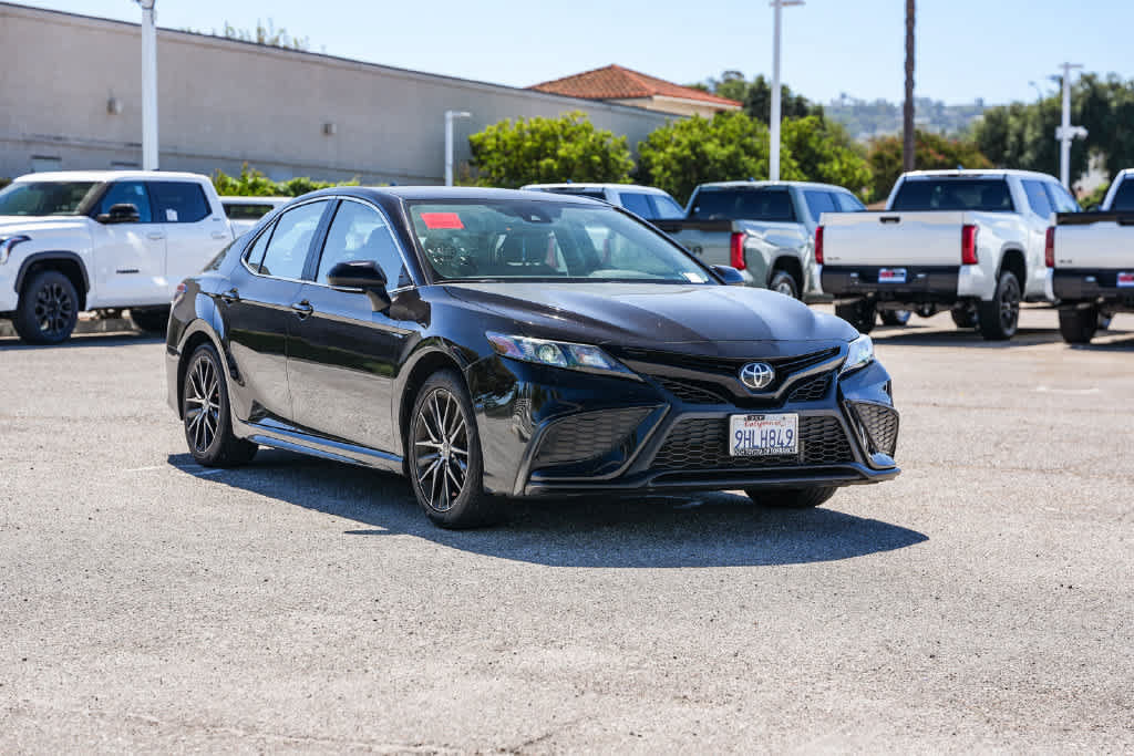Certified 2023 Toyota Camry SE FWD image 3