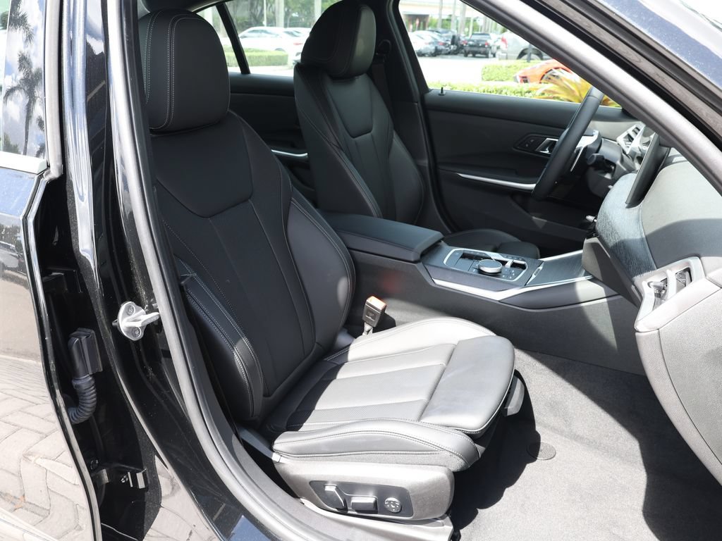 Used 2025 BMW 330i Sedan w/ Premium Package RWD image 23