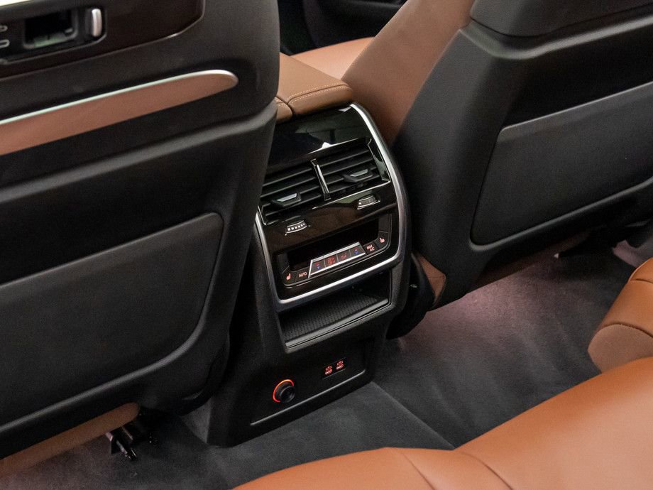 Certified 2025 BMW X7 M60i w/ Executive Package AWD/4WD image 15