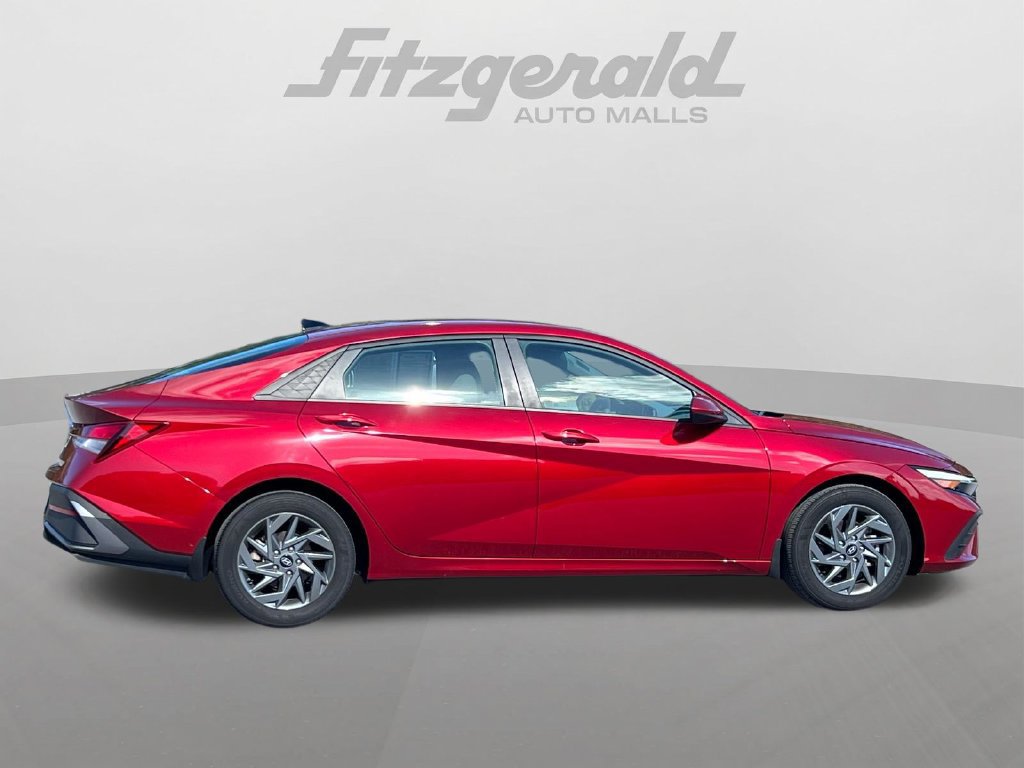 Used 2024 Hyundai Elantra SEL FWD image 3