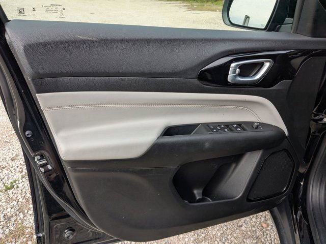 Used 2025 Jeep Compass Limited image 11