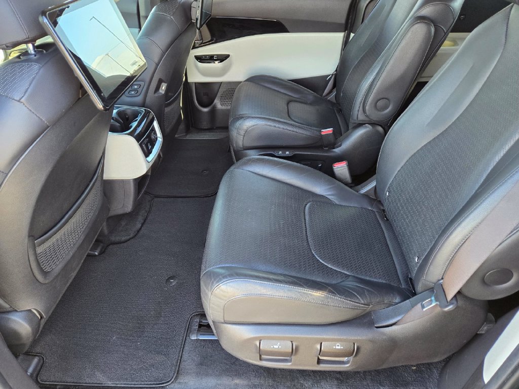 Used 2022 Kia Carnival SX Prestige FWD image 11