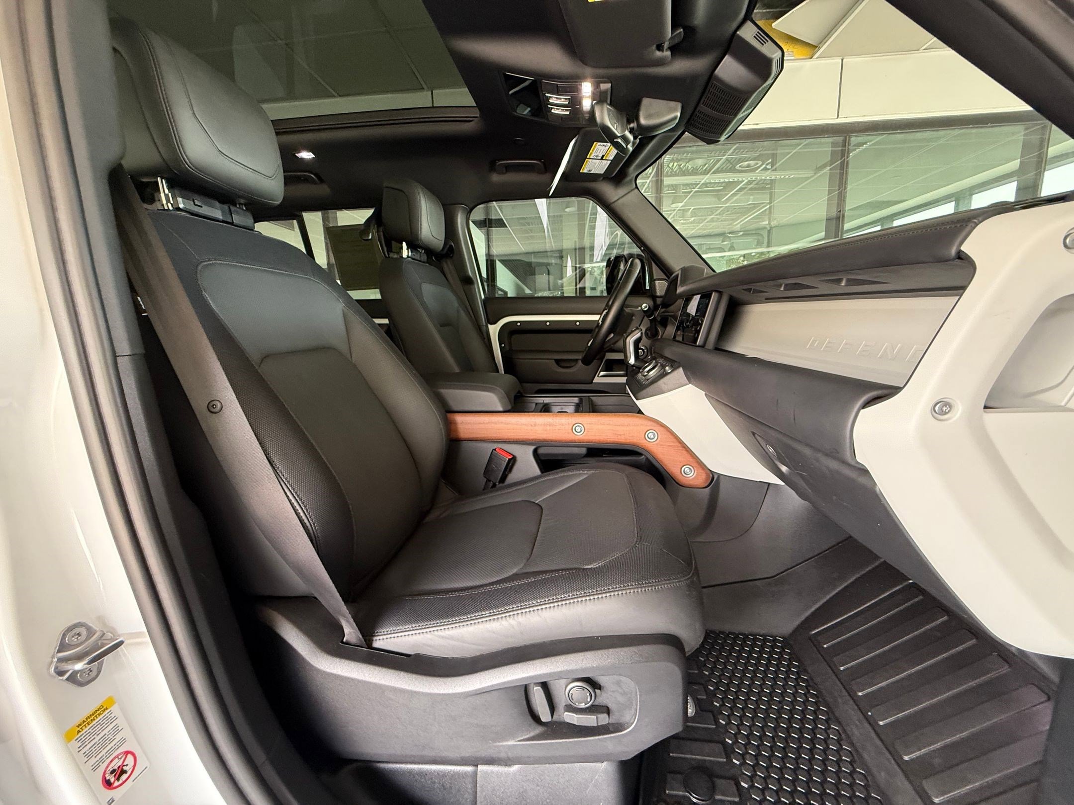 Certified 2024 Land Rover Defender 110 X-Dynamic SE image 22