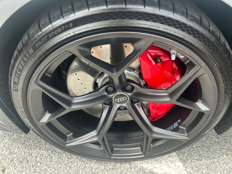 Certified 2024 Audi RS 6 performance AWD/4WD image 27