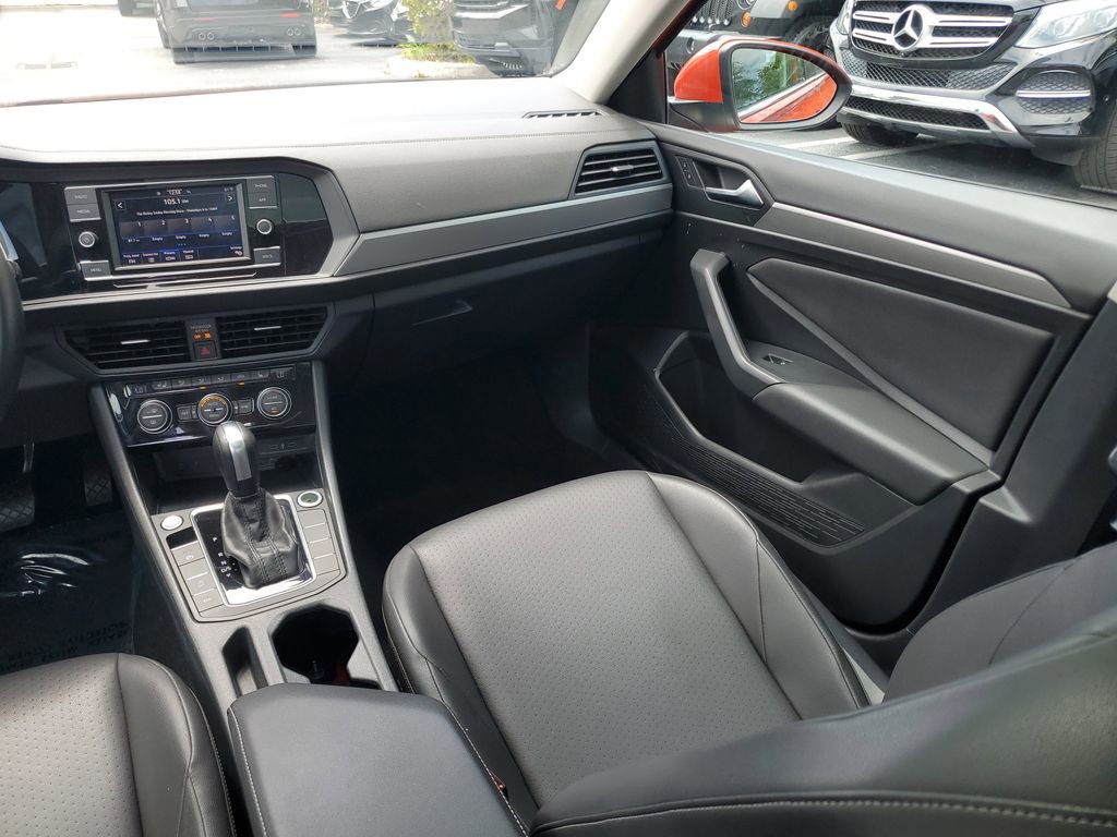 Used 2020 Volkswagen Jetta SE w/ SE Cold Weather Package image 17