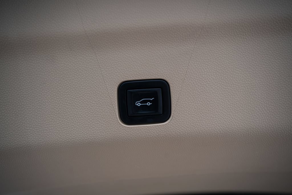 Used 2022 Cadillac Escalade ESV Premium Luxury AWD/4WD image 52