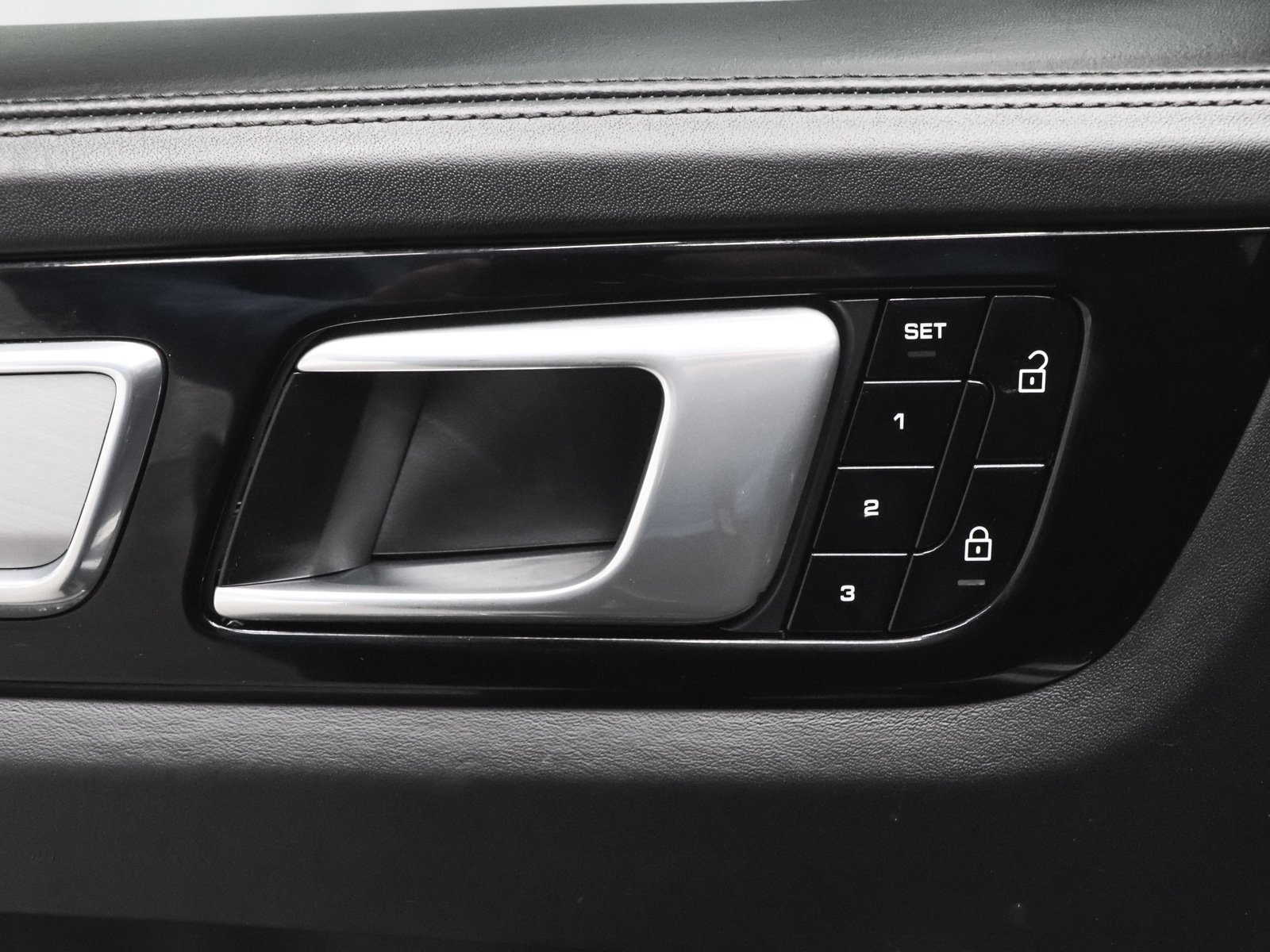 Used 2020 Porsche Cayenne Turbo image 14