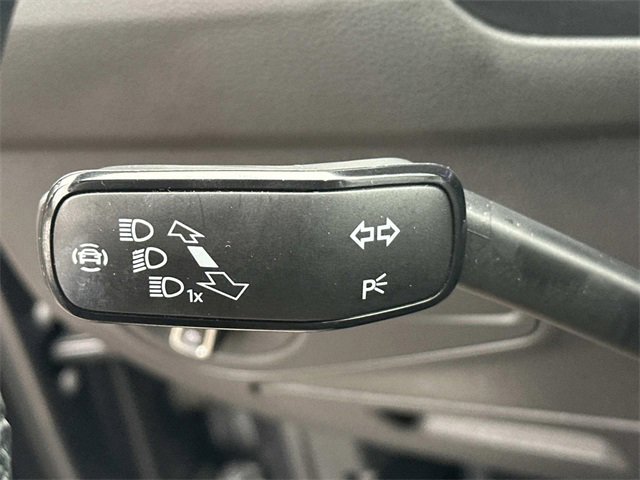 Used 2022 Volkswagen Tiguan SE R-Line image 10