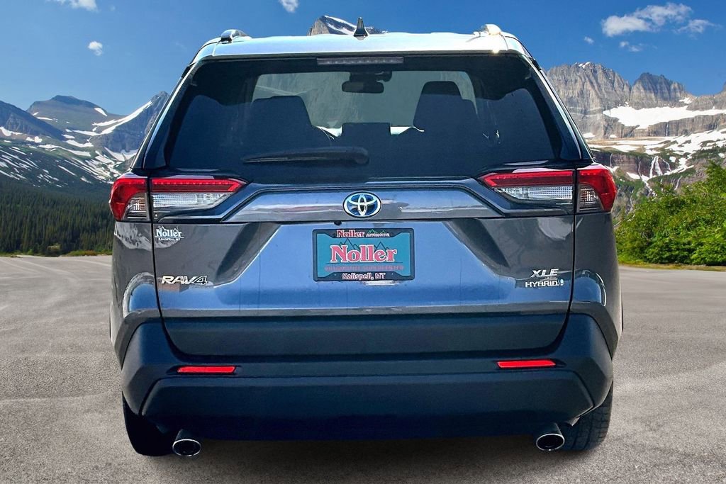 Used 2022 Toyota RAV4 XLE w/ Convenience Package image 4
