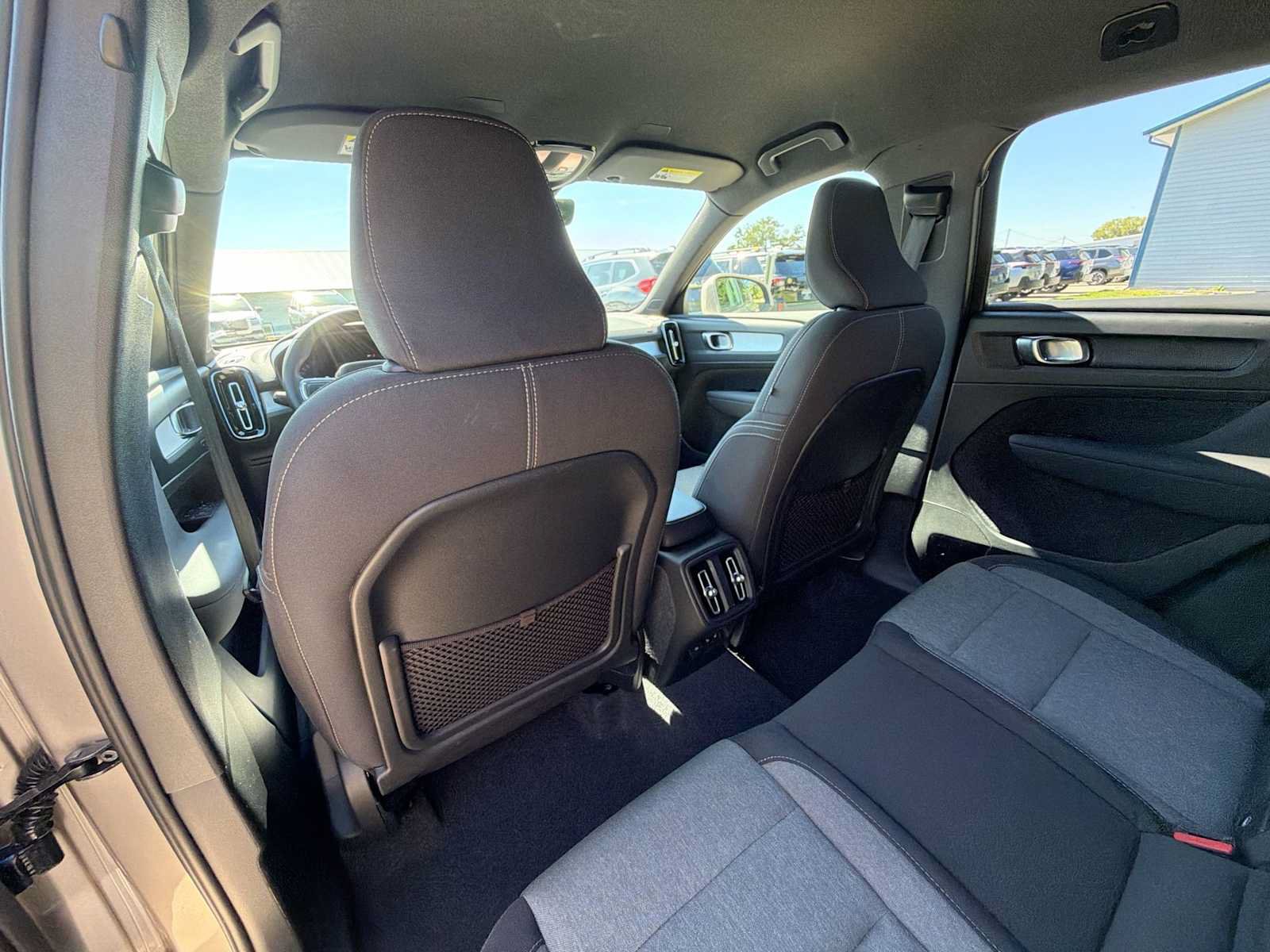 Used 2023 Volvo XC40 B5 Core w/ Convenience Package AWD/4WD image 15