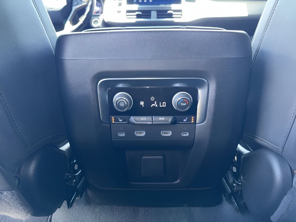 Used 2024 Chevrolet Suburban High Country w/ Advanced Technology Package AWD/4WD image 28
