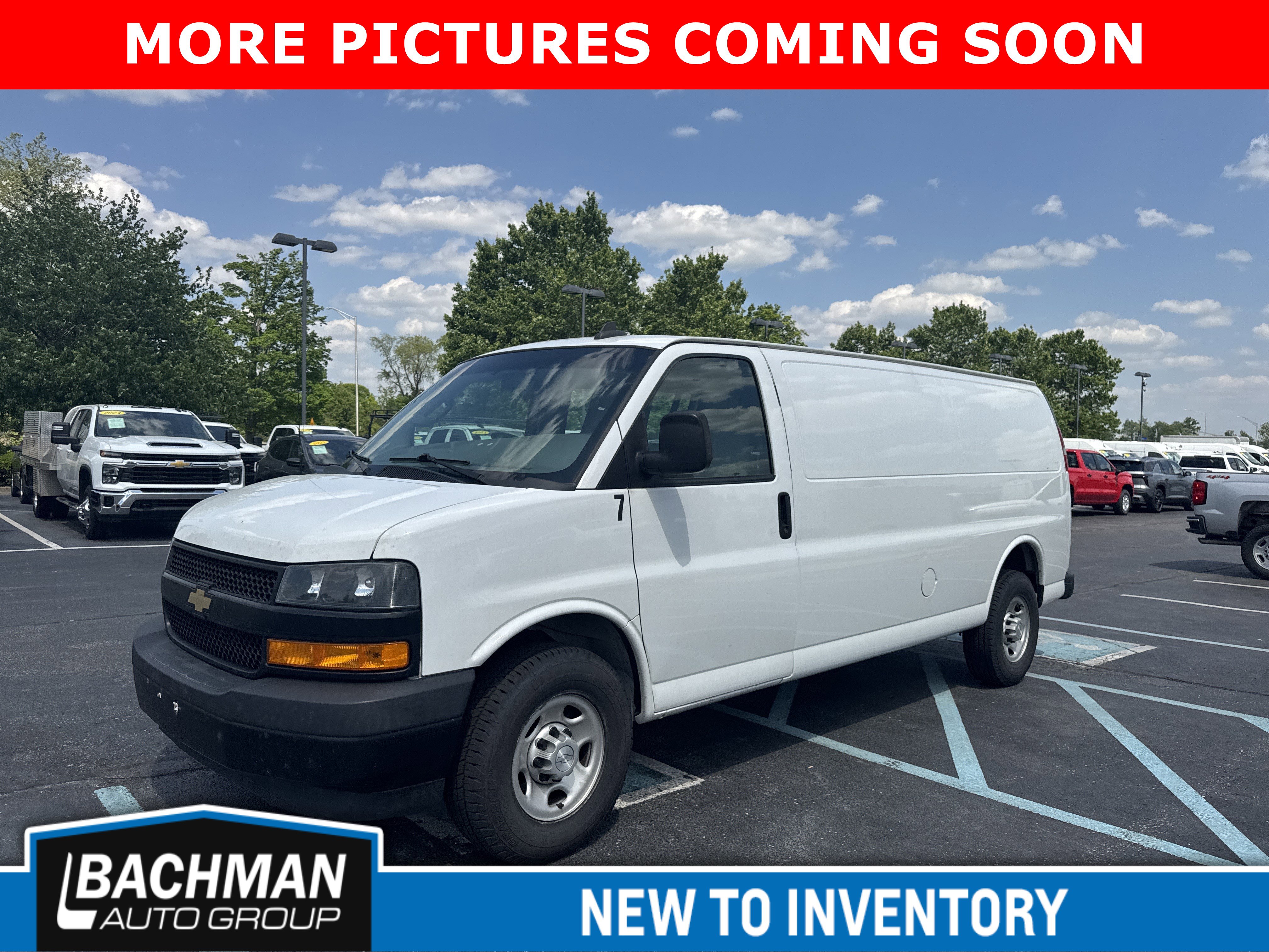 Used 2018 Chevrolet Express 3500 Extended w/ Driver Convenience Package RWD image 9
