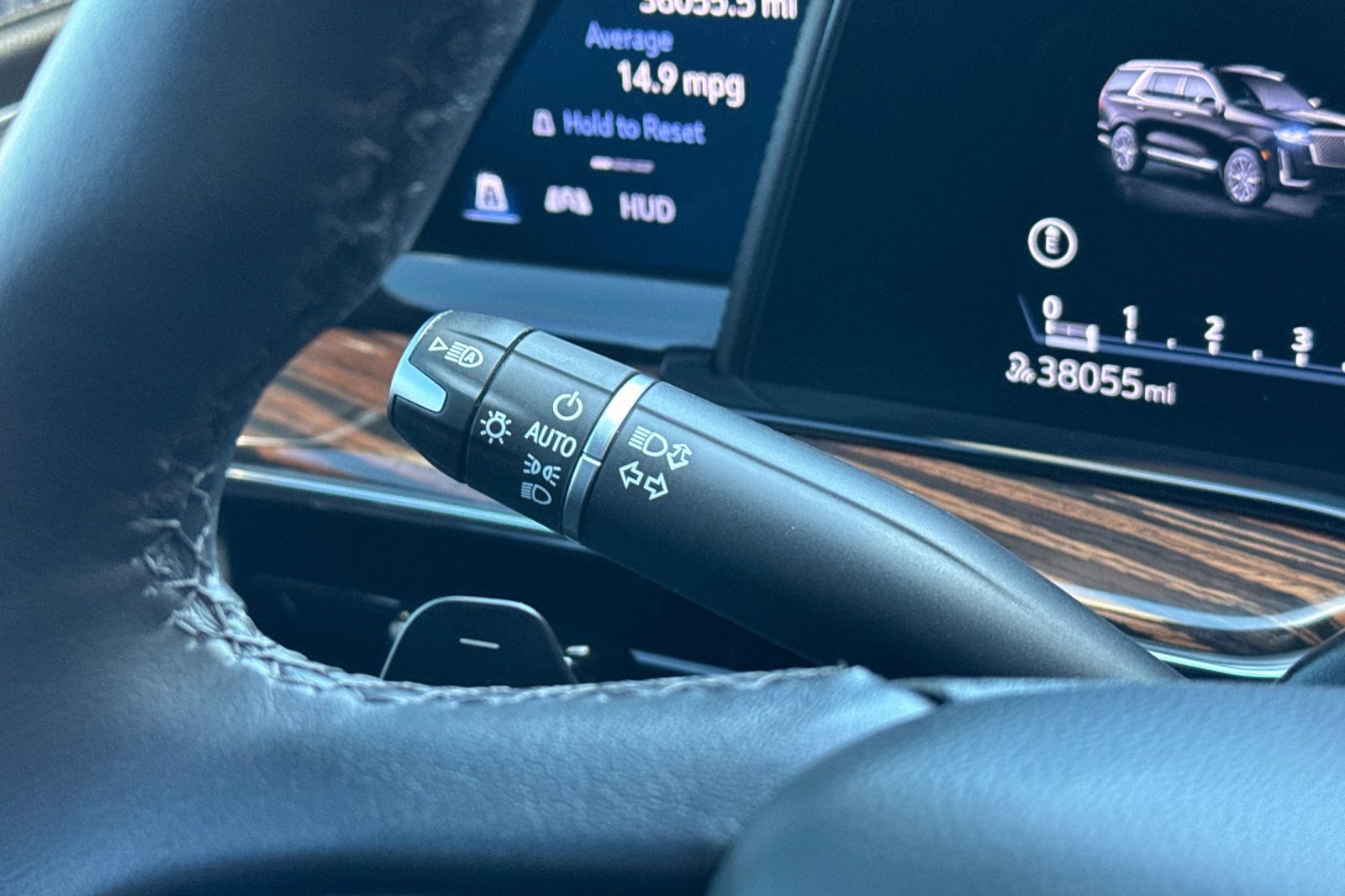 Used 2023 Cadillac Escalade Premium Luxury image 34