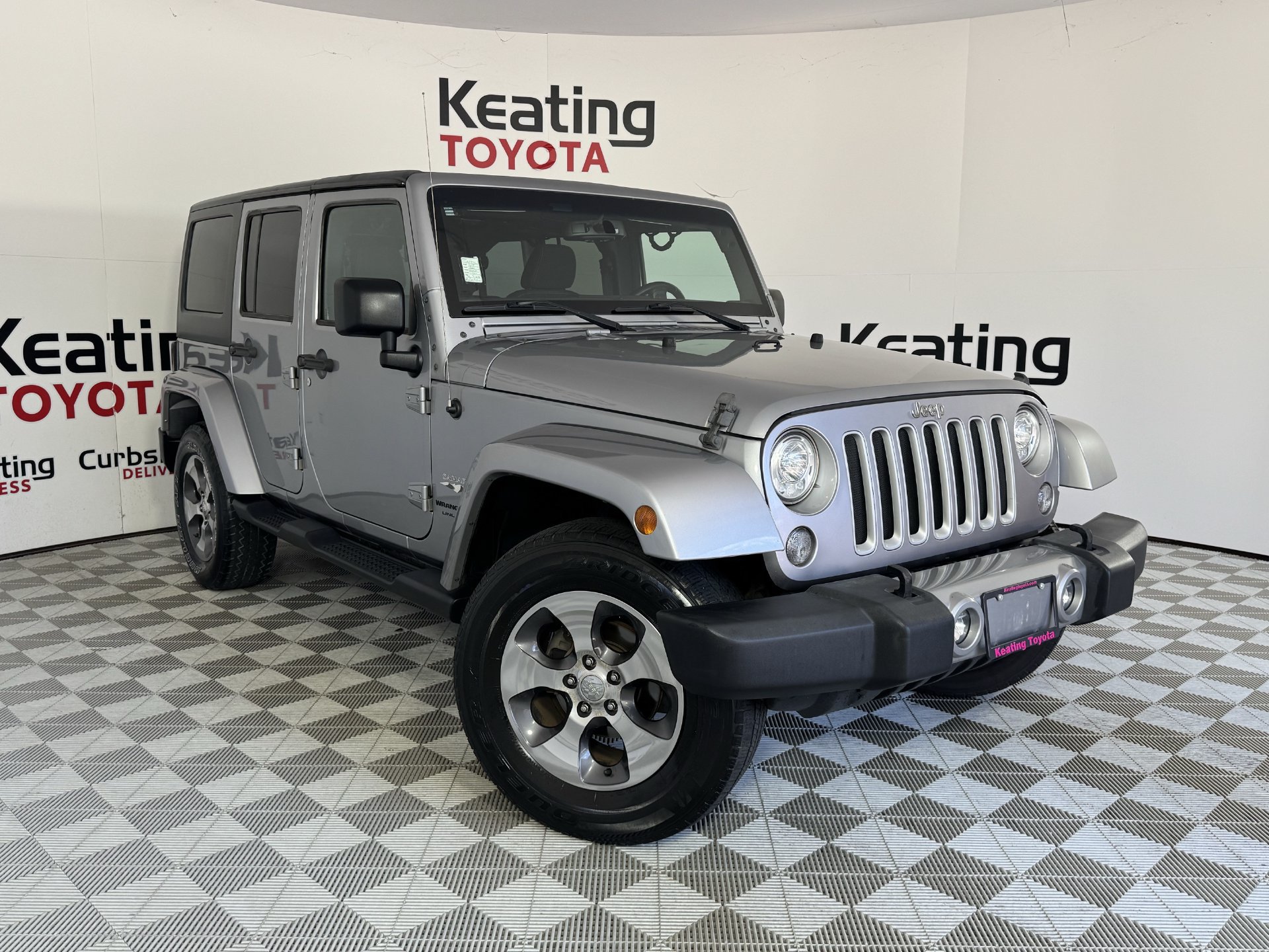 Used 2018 Jeep Wrangler Unlimited Sahara AWD/4WD image 3