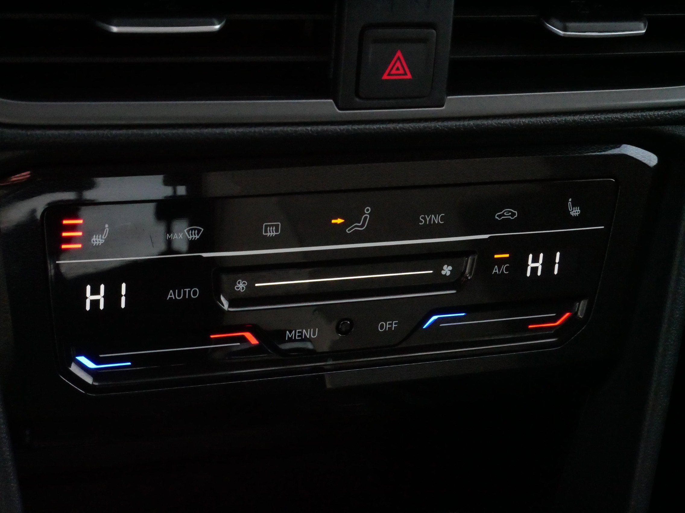 Certified 2025 Volkswagen Taos SE image 23