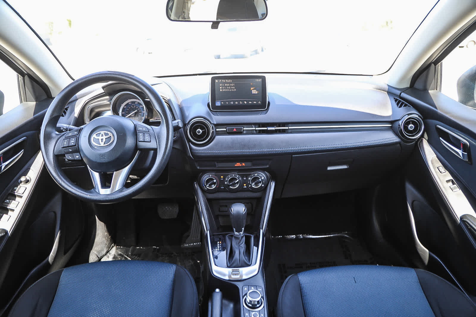 Used 2018 Toyota Yaris iA FWD image 12
