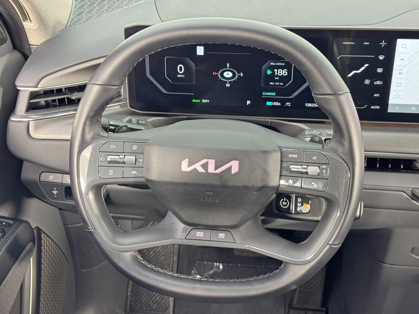 Used 2024 Kia EV9 Land image 22