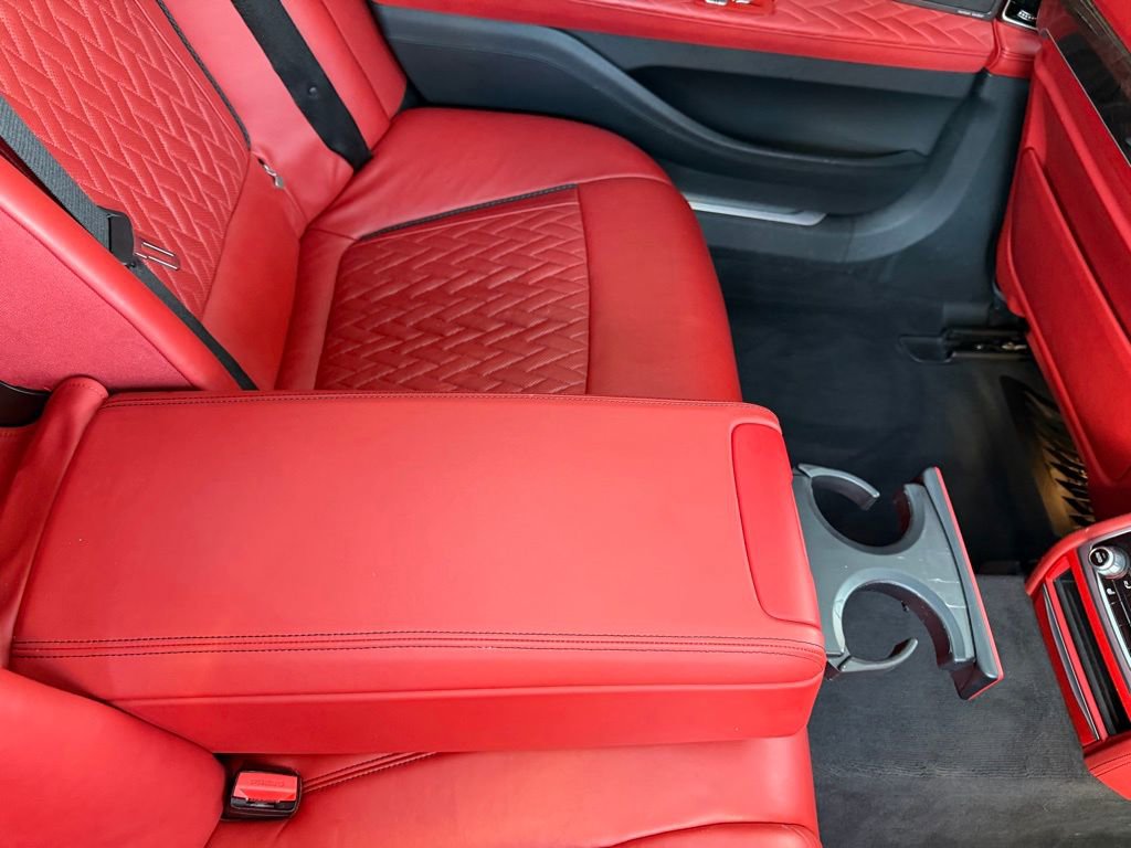 Used 2022 BMW 740i xDrive w/ M Sport Package image 32