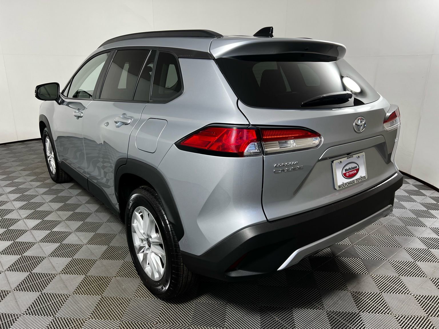 Certified 2025 Toyota Corolla Cross LE image 7