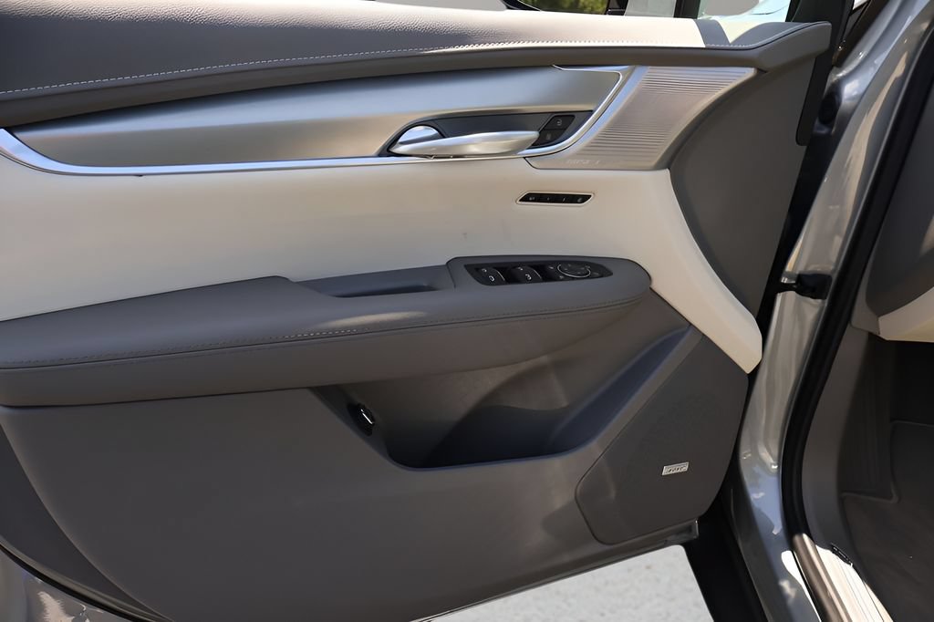 New 2026 Cadillac XT5 Premium Luxury w/ Driver Assist Package FWD image 9