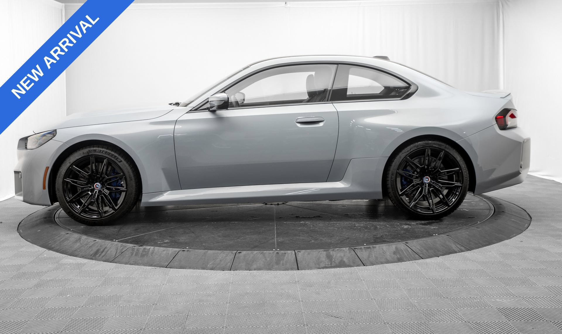 Used 2023 BMW M2 w/ Lighting Package RWD image 4