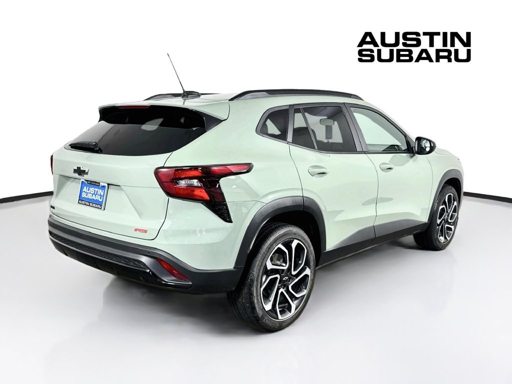 Used 2024 Chevrolet Trax RS w/ Sunroof Package FWD image 7