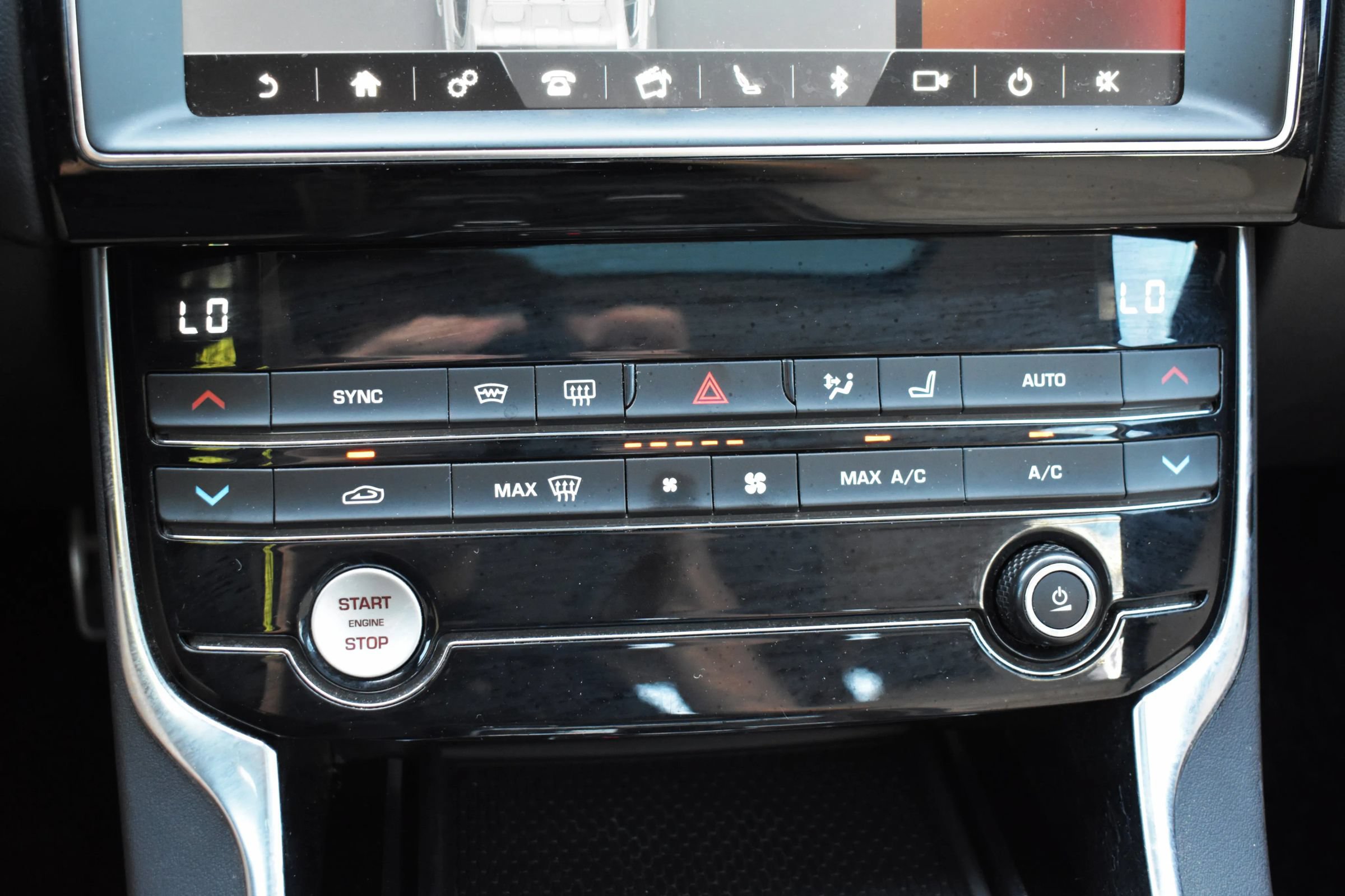 Used 2019 Jaguar XE Premium AWD/4WD image 24