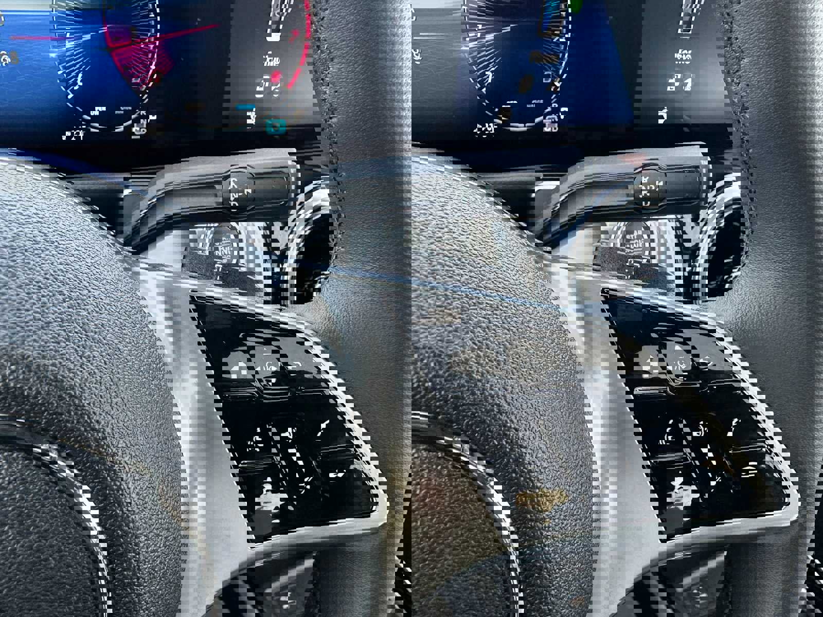 Used 2026 Mercedes-Benz GLB 250 4MATIC image 35