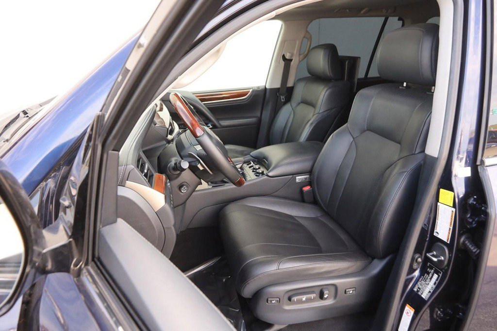 Used 2019 Lexus LX 570 4WD w/ Luxury Package image 11