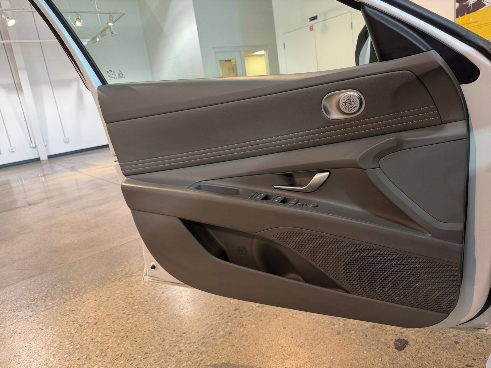 Used 2025 Hyundai Elantra SEL FWD image 18