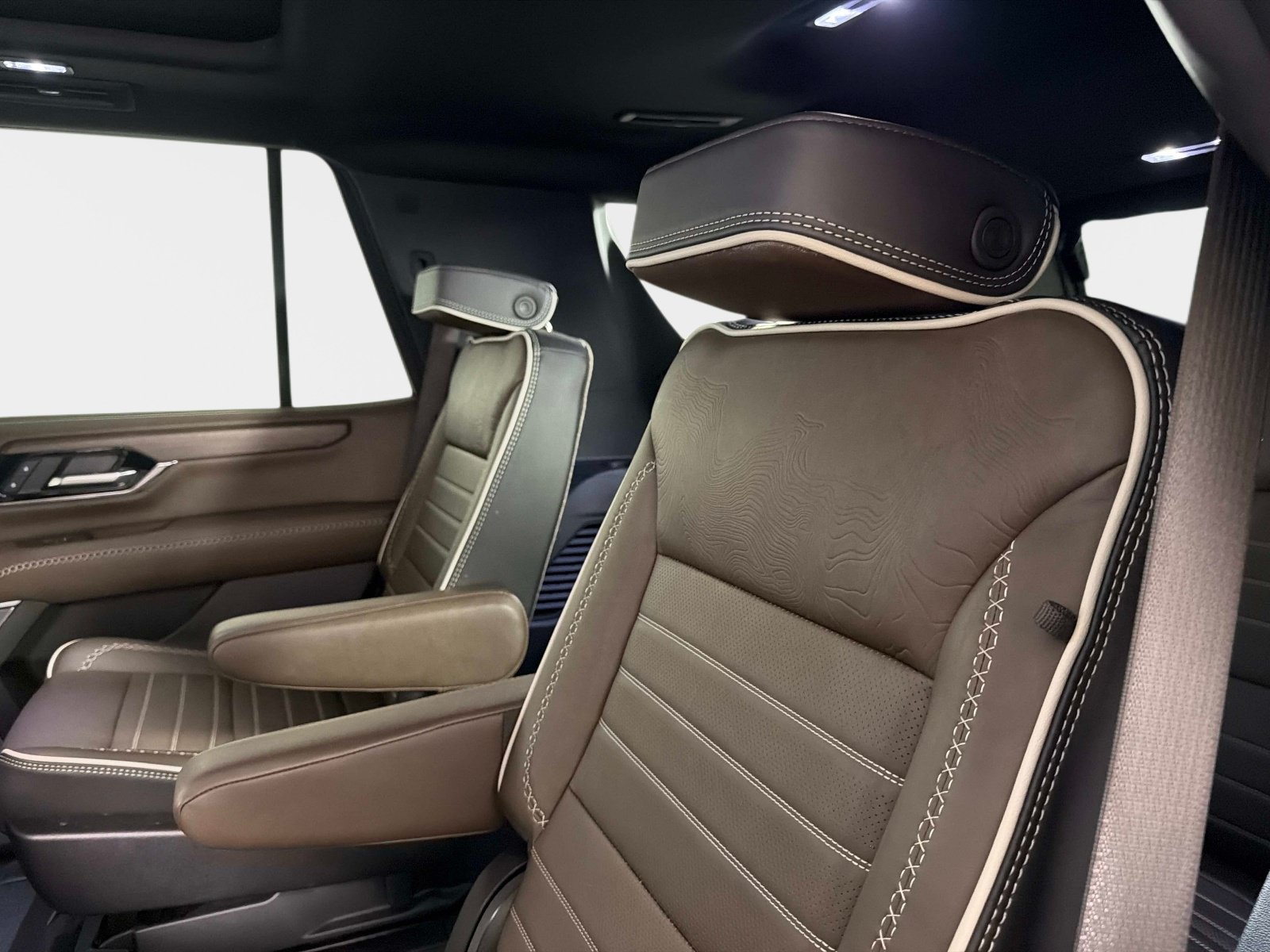 Used 2026 GMC Yukon Denali Ultimate AWD/4WD image 34