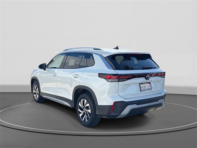 Used 2025 Volkswagen Tiguan S image 3