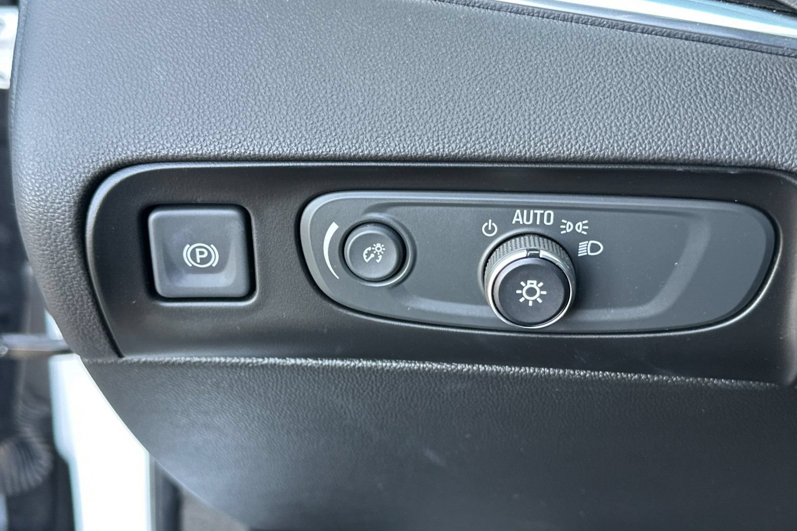Used 2020 Buick Enclave Avenir w/ Avenir Technology Package AWD/4WD image 36