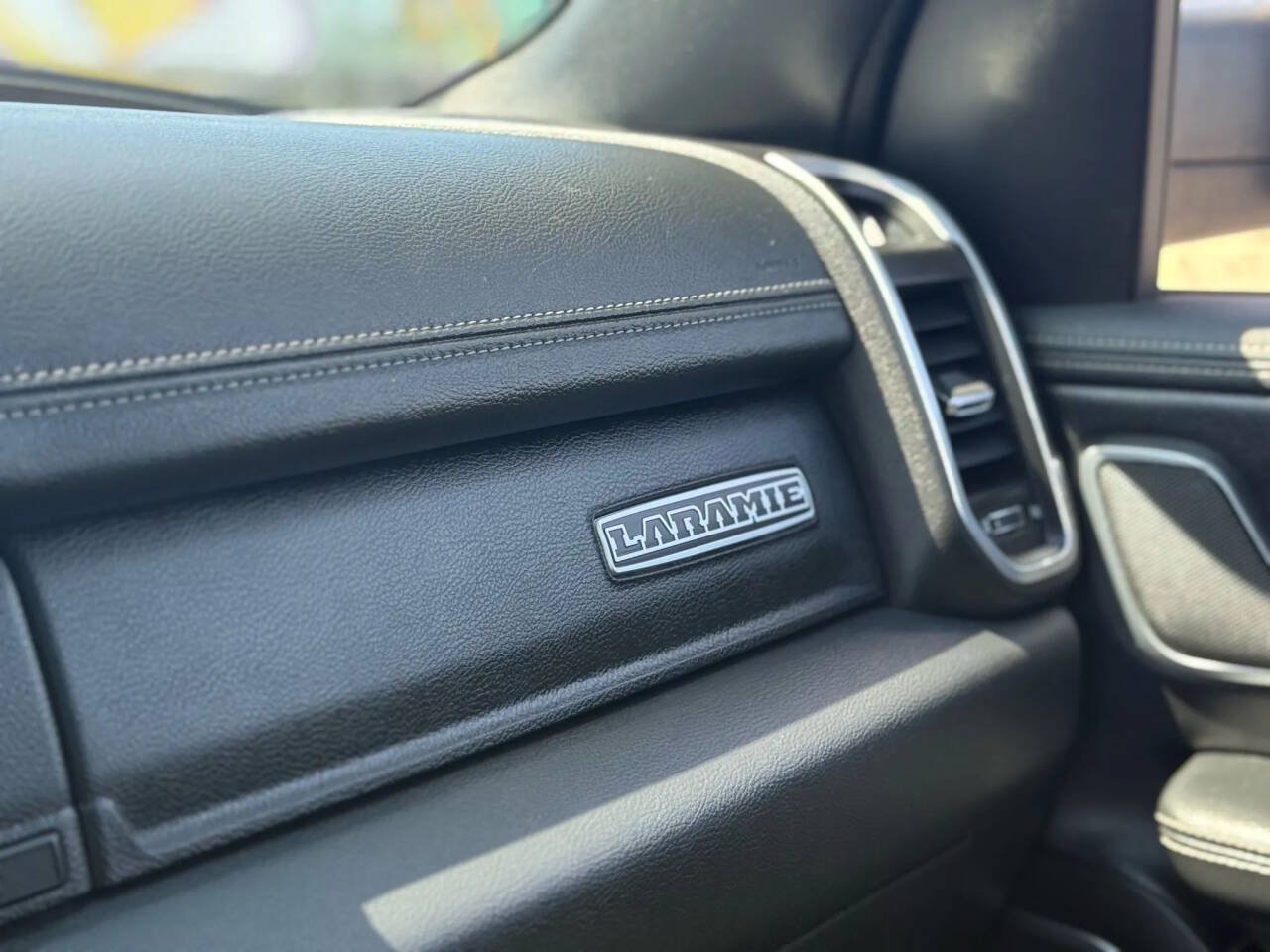 Used 2020 RAM 1500 Laramie AWD/4WD image 35