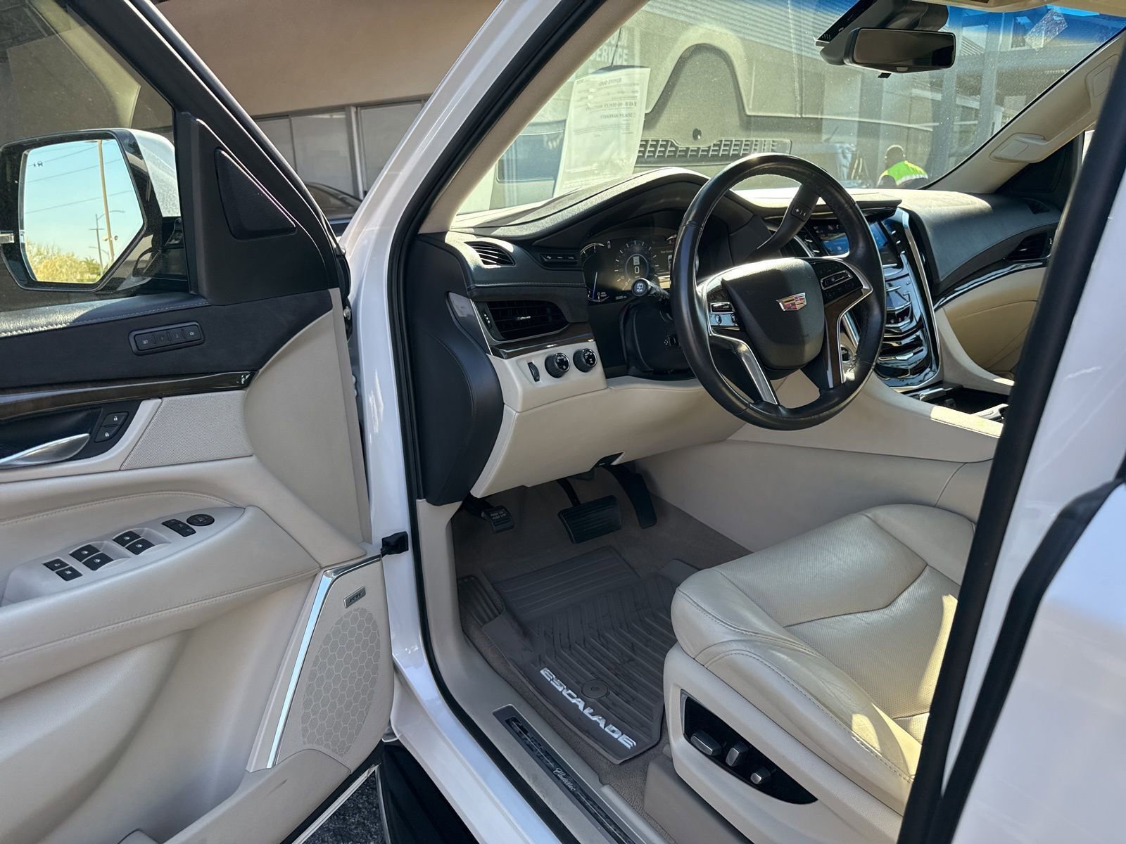 Used 2019 Cadillac Escalade Luxury w/ LPO, Radiant Package image 9