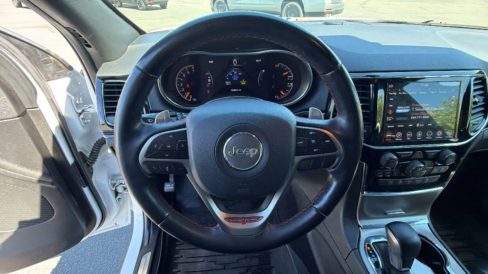 Used 2021 Jeep Grand Cherokee Trailhawk w/ Trailhawk Luxury Group AWD/4WD image 18
