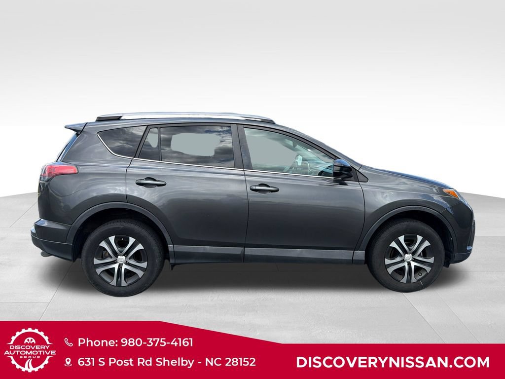 Used 2018 Toyota RAV4 LE FWD image 8