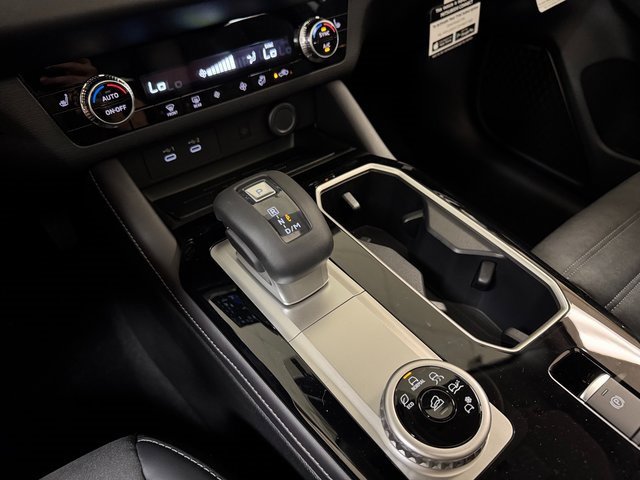 New 2025 Mitsubishi Outlander SE image 19