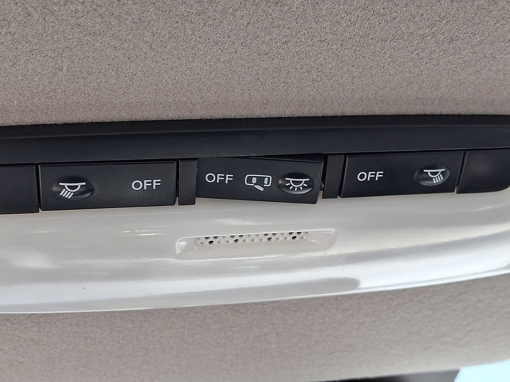 Used 2021 Nissan Versa SV FWD image 27
