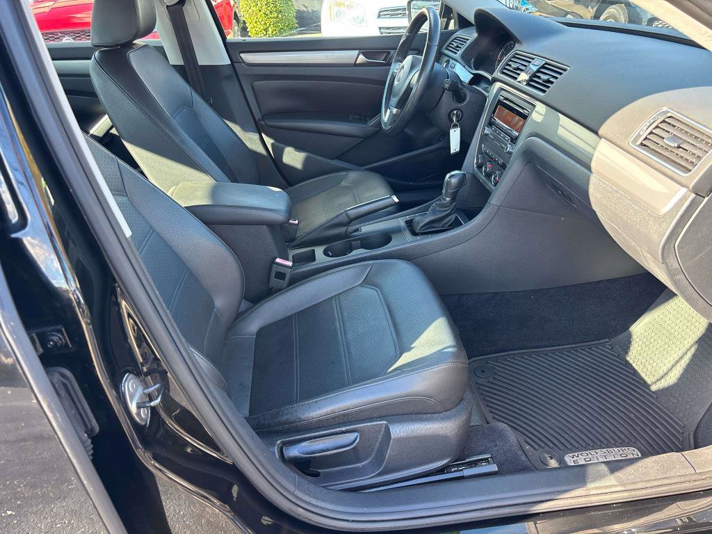 Used 2014 Volkswagen Passat Wolfsburg Edition image 14