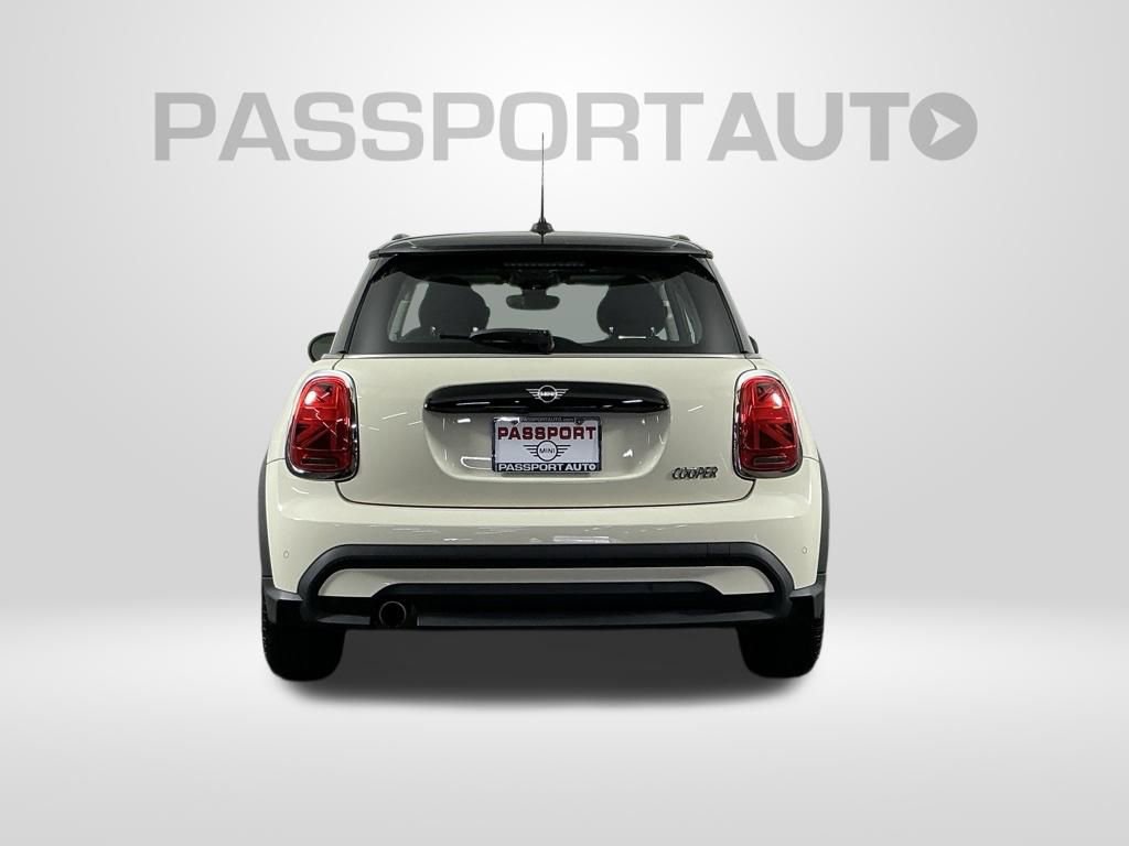 Used 2023 MINI Cooper 2-Door Hardtop image 8