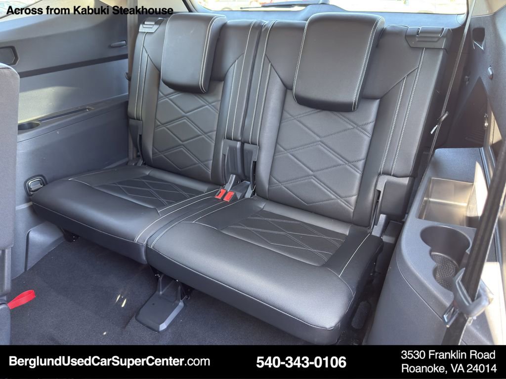 Used 2025 Volkswagen Atlas SE image 12