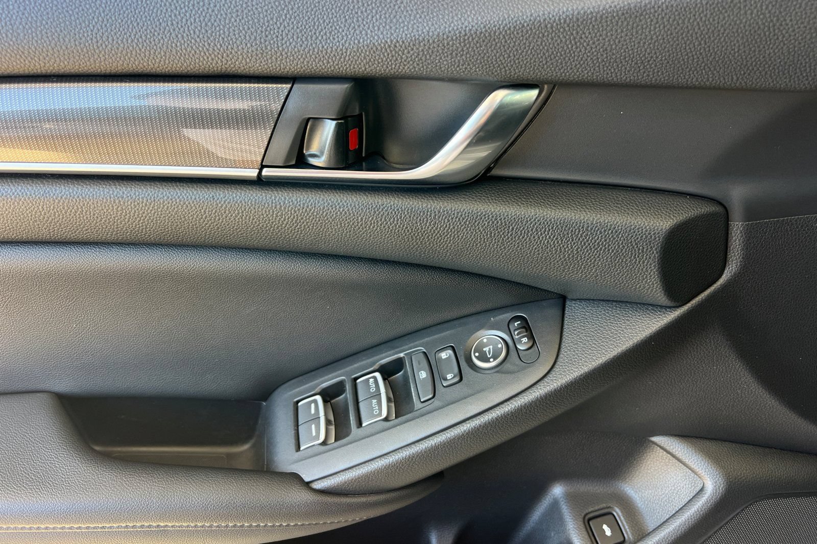 Used 2020 Honda Accord Sport image 12