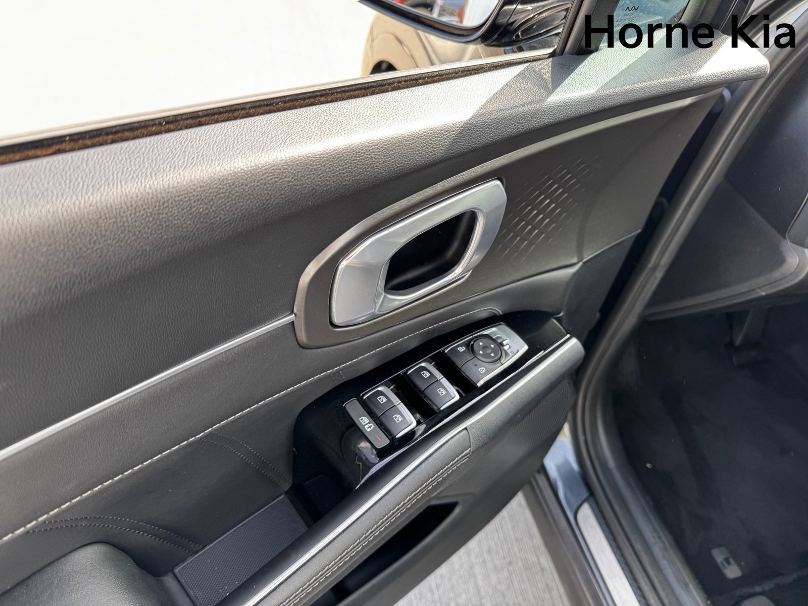 Certified 2022 Kia Sorento SX image 11