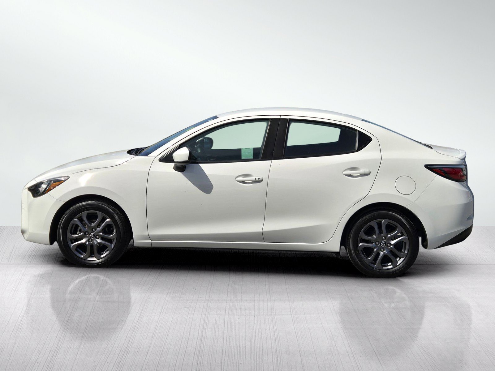 Used 2019 Toyota Yaris LE FWD image 7